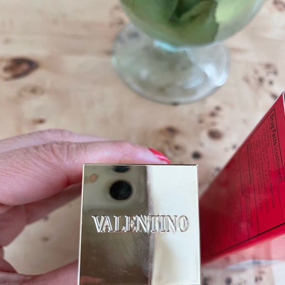 Valentino Very Valentino Foundation - MA4 - Picture 5 of 7